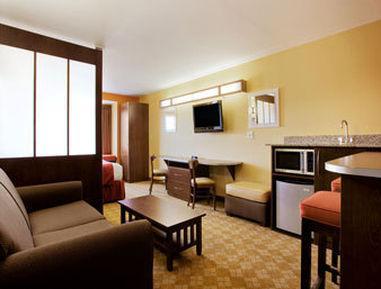 Hotel Microtel And By Wyndham