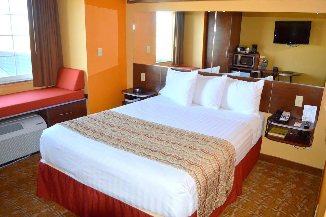 Microtel And By Wyndham Hotel 3*