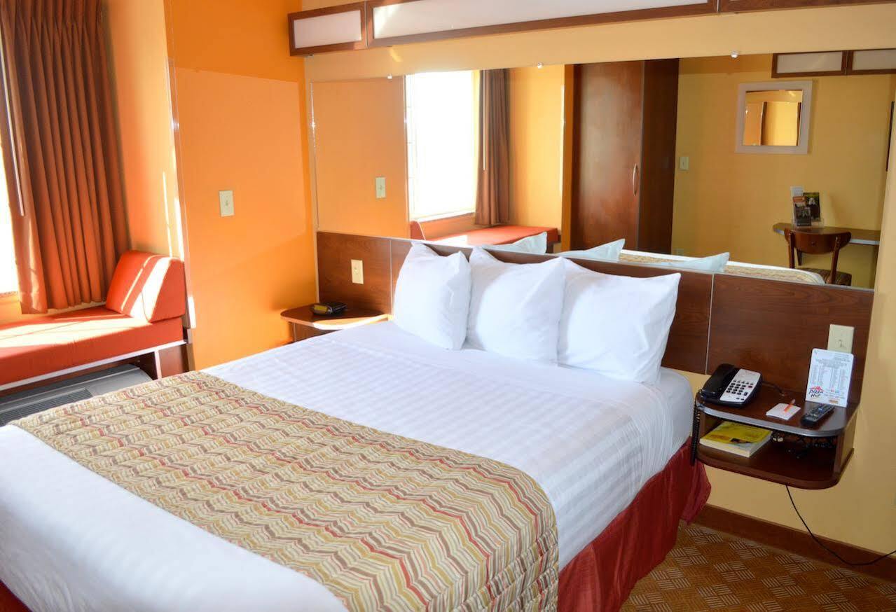 Microtel And By Wyndham Hotel 3*