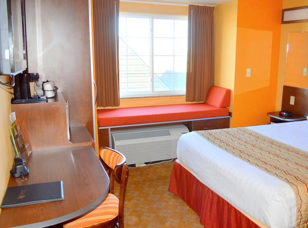 Microtel And By Wyndham 3*